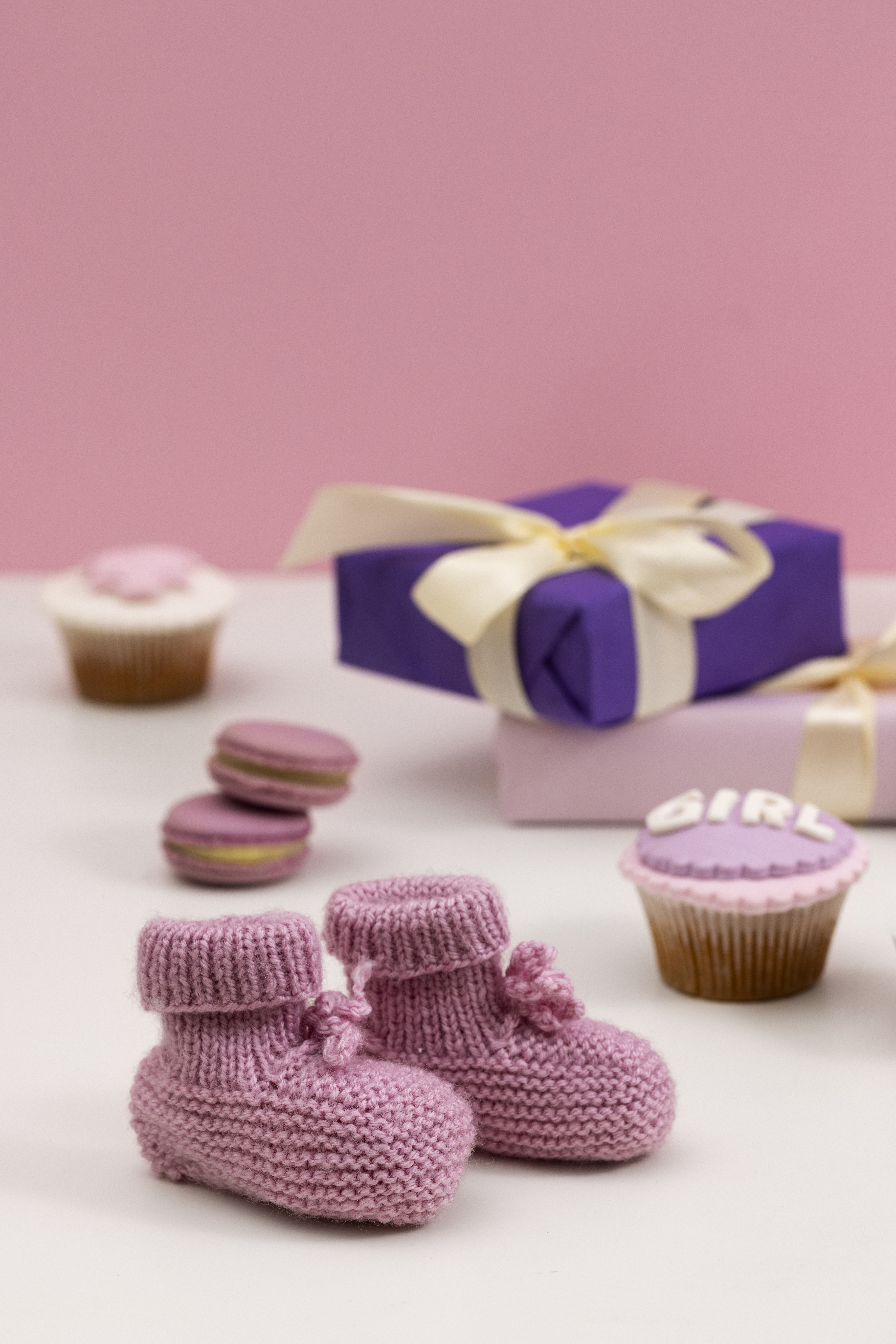 Elegant baby shower display with teddy bears, balloons and a cake